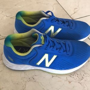 New Balance little boys slip on sneakers size 1 US